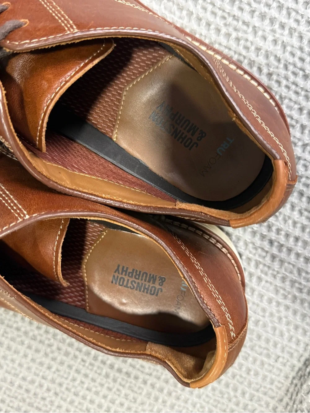 Men's Tan Leather Derby Shoe with Contrasting Sole